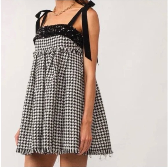 Chic Black and White Houndstooth Mini Dress - Picture 2 of 9
